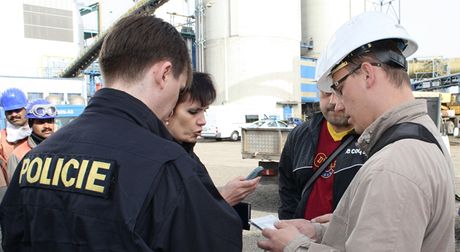 Policie pi kontrole cizinc v elektrárn Tuimice zadrela patnáct dlník z Bosny.