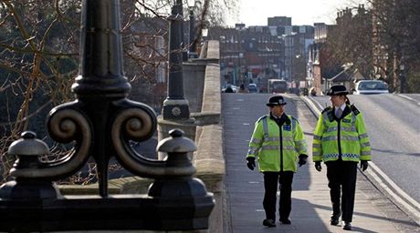 Za poslední msíc policisté v londýnské tvrti Richmond narazili na 25 nezajitných aut. Ilustraní foto