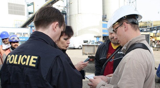 Policie pi kontrole cizinc v elektrárn Tuimice zadrela patnáct dlník z Bosny.