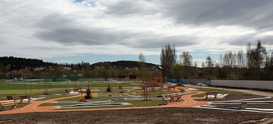 Hřiště na minigolf v novém sportovním a rekreačním centru u Borské přehrady v Plzni
