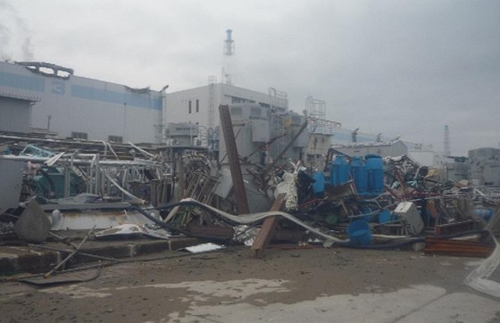 Snímek poniené elektrárny Fukuima, který zveejnila spolenost Tepco (14. dubna 2011)