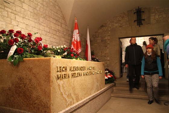 Hrob manel Kaczynských na hrad Wawel v Krakov