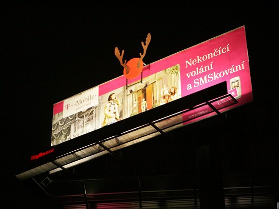 Parohy na billboardu T-Mobilu, které na nj v rámci reklamní kampan v roce 2006 nechal nasadit Vodafone