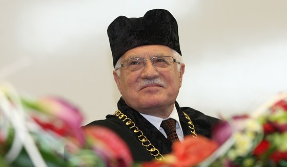 Prezident Václav Klaus asto varuje ped panikou - kriticky pohlíí napíklad na zastánce teorie o lovkem zpsobeném globálním oteplování.