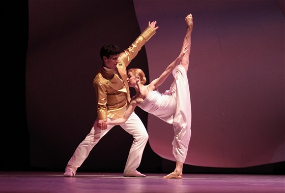 Z baletu Popelka (Adéla Pollertová, Alexandre Katsapov)