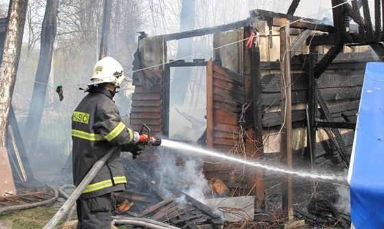 Zásah hasi u poáru zahradní chatky v Pertolticích pod Ralskem