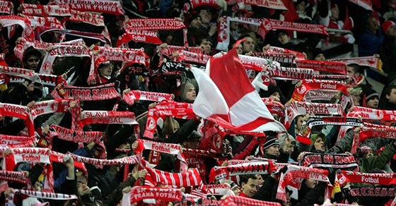 Fanouci fotbalové Slavie pi utkání proti Plzni. Vidli pt gól a slavili vítzství 3:2.