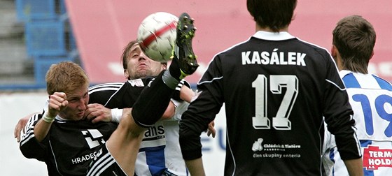 BYL TO BOJ. I takhle vypadal duel Ústí nad Labem s Hradcem Králové. Kopaky svitla hodn vysoko.