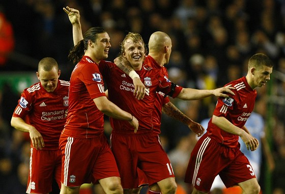 GÓLOVÁ SLAST. Fotbalisté Liverpoolu se radují v utkání proti Manchesteru City.