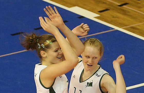 Brnnské volejbalistky Vincourová (vlevo) a Melichárková.