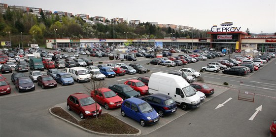 Parkoviště u obchodního centra Čepkov ve Zlíně se promění na autokino.