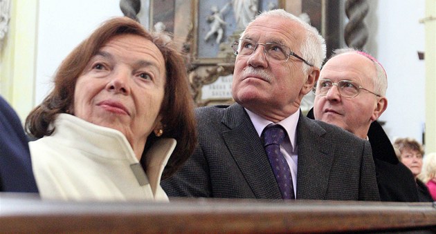 Prezident Václav Klaus s man�elkou Livií na náv�t�v� v Jablonném v Podje�t�dí. (18. dubna 2011)