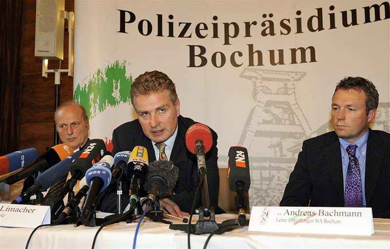 �éf disciplinární komise UEFA Peter Limacher mluví o nejv�t�ím fotbalovém skandálu v Evrop�.
