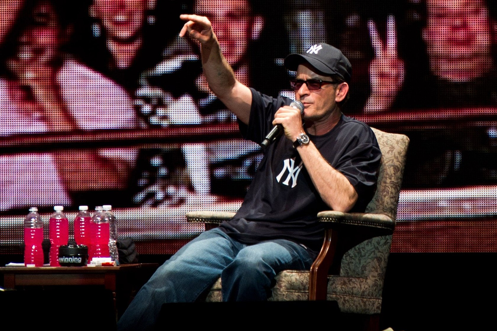 Charlie Sheen v newyorské Radio City Music Hall  