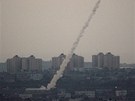 Palestintí radikálové odpalují na severu pásma Gazy raketu na Izrael (9. dubna 2011)