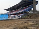 Bourání starých tribun na fotbalovém stadionu ve truncových sadech v Plzni