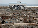 Zdevastované japonské msto Natori msíc po niivé tsunami. (11. dubna 2011)