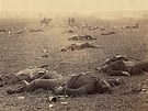 Vojáci padlí v bitv u Gettysburgu na fotografii z ervence 1863.