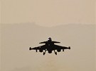 védský letoun JAS-39 Gripen startuje nad Libyi