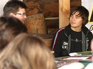 Karel Abraham na setkání s fanouky v Brn. (9. dubna 2011)