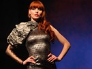 Modelka pedvádí kolekci návrháe Luka Hanáka s názvem For Her na 33. roníku jeho prestiní módní show Top Styl 2011 ve velkém sále Domu kultury v Mohelnici na umpersku.