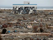 Zdevastovan japonsk msto Natori msc po niiv tsunami. (11. dubna 2011)