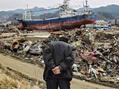 Pstav v japonsk Kesennum msc po niiv vln tsunami. (11. dubna 2011)