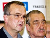 Miroslav Kalousek a Karel Schwarzenberg (9. dubna 2011)