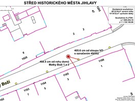 Historick sted msta bude Jihlavanm pipomnat kovov deska vsazen do dlaby.