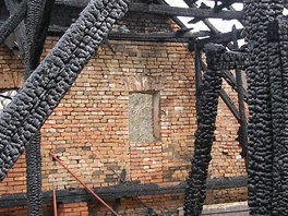 Vyhořelý dům ve Rtyni v Podkrkonoší