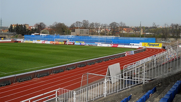 Bourání starých tribun na fotbalovém stadionu ve truncových sadech v Plzni