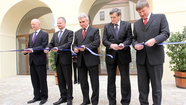 V renesanní Teli se v pondlí slavnostn otevel zrekonstruovaný jezuitský areál, ve kterém najde zázemí brnnská Masarykova univerzita.