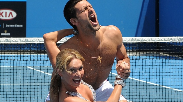 Novak Djokovi se dostal do tenisové piky poté, co jí kraloval milý, ale trochu nudný Roger Federer, jeho vystídal zarputilý svalovec Rafael Nadal.