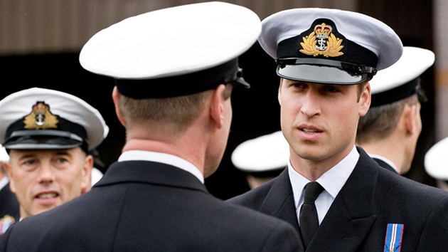 Princ William na svatbu pozval adu blízkých ze sluby v armád.