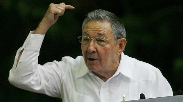 Raúl Castro hovoí na úvod VI. sjezdu kubánských komunist (16. dubna 2011)