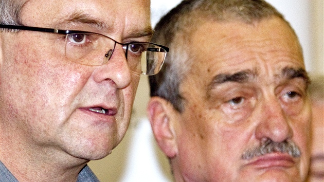 Miroslav Kalousek a Karel Schwarzenberg (9. dubna 2011)