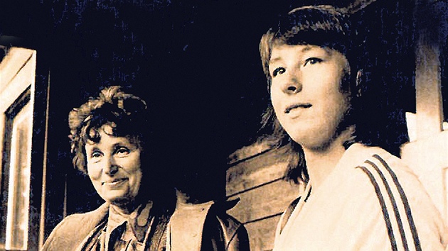 1975 - první triumf ve Fed Cupu. Nehrající kapitánka V�ra Suková k n�mu v Aix-en-Provance dovedla i mladi�kou Martinu Navrátilovou, která krátce poté emigrovala do USA.