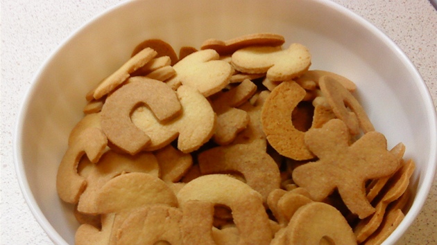 Na Jarmarku se nejen prodávalo a nakupovalo, ale také se tu ochutnávaly domácí mou�níky.