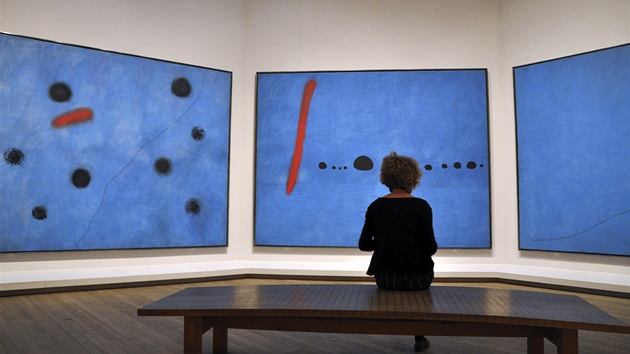 Z výstavy Joana Miróa v londýnské galerii Tate Modern