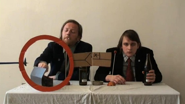 Poletíme?: z videoklipu Klaus ukradl propisku