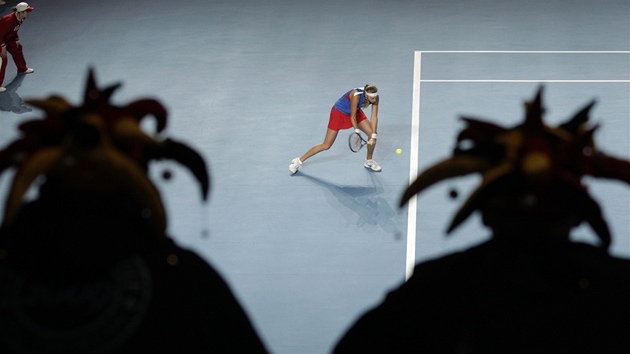 POHLED Z TRIBUNY. Fanouci sledují eskou tenistku Petru Kvitovou pi fedcupovém duelu v Belgii.