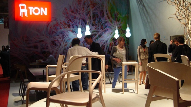 Na výstavi�ti Rho byl na veletrhu nábytku jediným �eským zástupcem byst�ický TON.