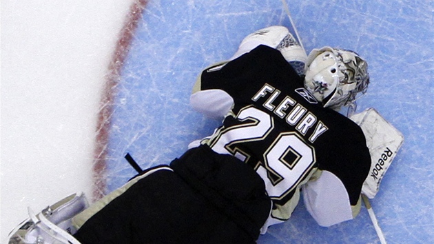 P�ekonaný branká� Marc-Andre Fleury z Pittsburghu.