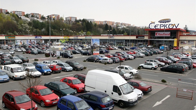 Parkoviště u nákupního centra Čepkov ve Zlíně bude zpoplatněné.
