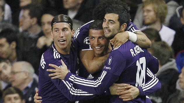 JDEME DÁL! Fotbalisté Realu Madrid oslavují trefu Cristiana Ronalda.