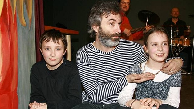 Petr Vacek se synem Jonáem a dcerou Hankou