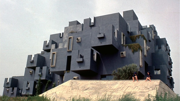 Pod komplexem Kafka Castle je podepsáno architektonické studio Taller de Arquitectura, které zaloil Ricardo Bofill v roce 1963.