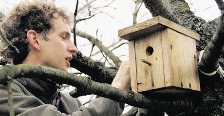 Krkonoe jsou vyhláené jako ptaí oblast, ochránci pírody nyní kontrolují budky.