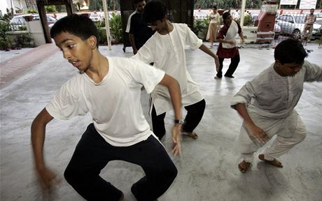Malajtí studenti pi hodin tance (Ilustraní snímek)