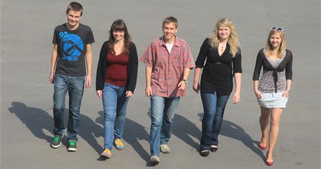 Studenti pardubického gymnázia Daická, kteí debatovali v mládenickém europarlamentu. 